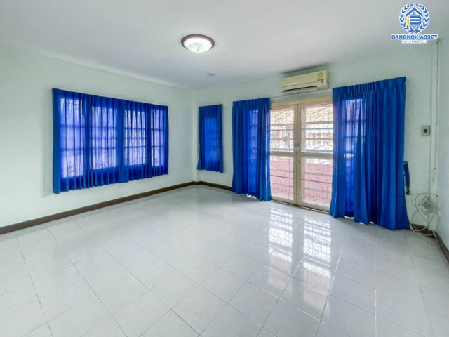 *****ทาวน์โฮม 3 ชั้นมือสอง  ม.เอกรินทร์ คลาสสิคโฮม บ้านสวย พร้อมอยู่ หลังมุม บนเนื้อที่ 33.90 ตร.ว. ฟังก์ชัน 3 ห้องนอน 3 ห้องน้ำ 2 ที่จอดรถ รายล้อมไปด้วยสิ่งอำนวยความสะดวกมากมาย ใกล้เดอะมอลล์ บางแค และรถไฟฟ้า "สถานีเพชรเกษม48" คุ้ม และราคาถูกจนต้องจองด่วน